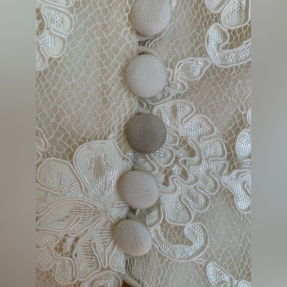 Elegant Lace Blouse - Cream - Picture 4 of 8